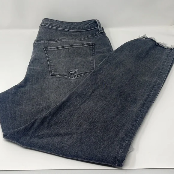 Universal Thread High Rise Distressed Crop Jeans - Picture 4 of 9